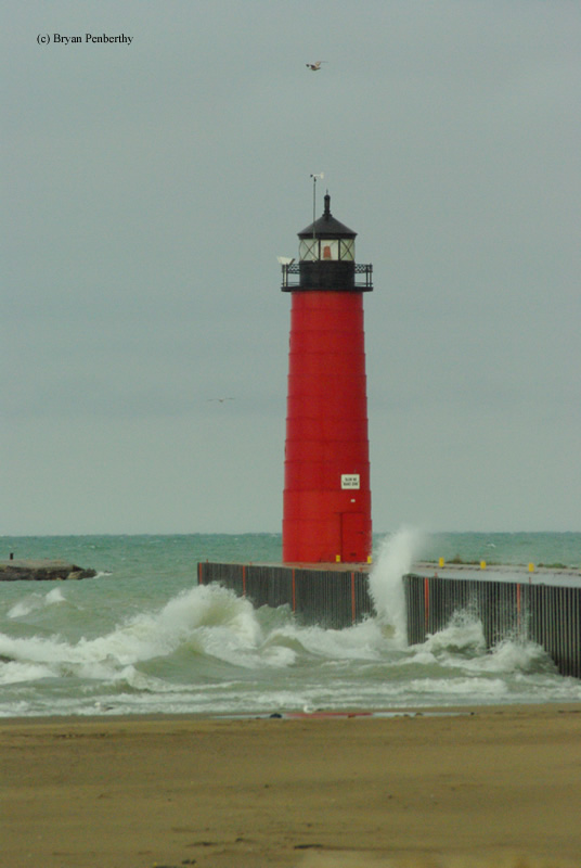 Photo of the Kenosha Pierhead Lighthouse.
