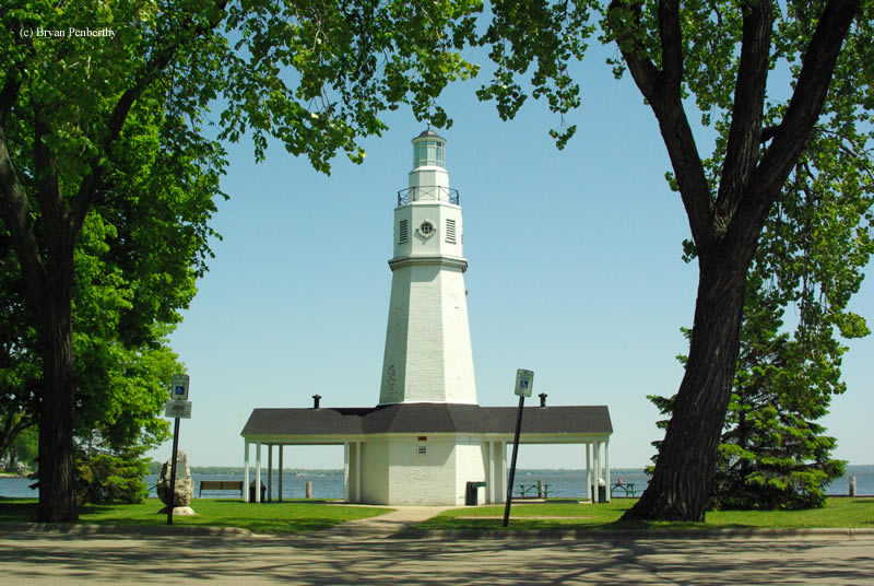 Photo of the Neenah Lighthouse.