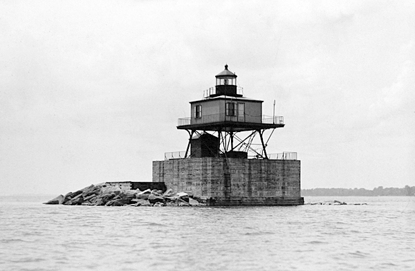 1915 Horseshoe Reef Lighthouse, courtesy the National Archives.