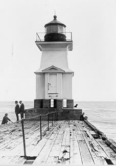 Photo of the Genesee East Pierhead Lighthouse