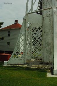 Close up of the bracing.